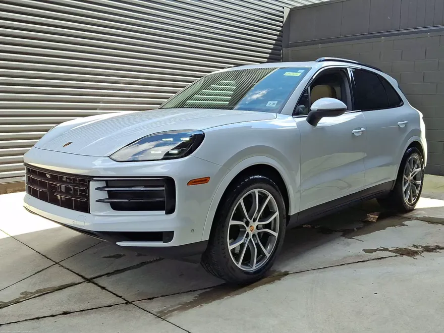 2025 Porsche Cayenne photo 1
