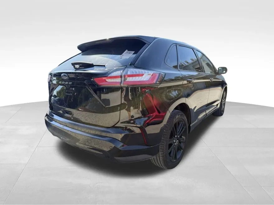 2022 Ford Edge ST photo 1
