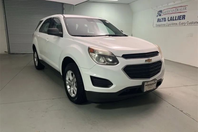 2017 Chevrolet Equinox LS photo 1