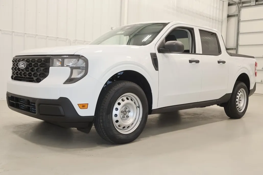 2025 Ford Maverick XL photo 1