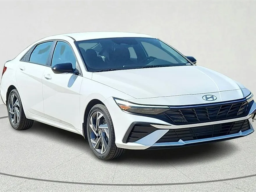 2025 Hyundai Elantra SEL Sport photo 1