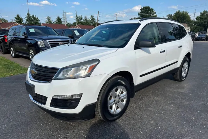 2017 Chevrolet Traverse LS photo 1
