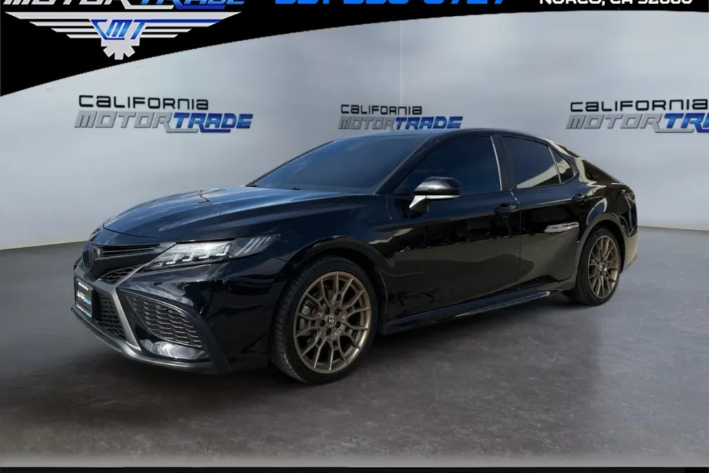 2024 Toyota Camry SE photo 1
