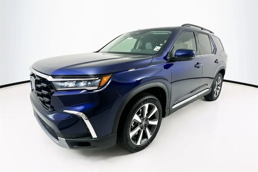 2025 Honda Pilot Touring photo 1