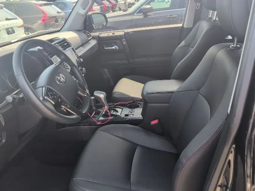 2023 Toyota 4Runner TRD Off-Road Premium photo 1