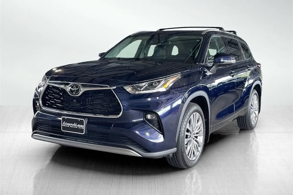 2023 Toyota Highlander Platinum photo 1