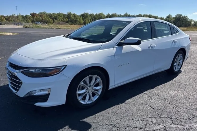 2024 Chevrolet Malibu 1LT photo 1