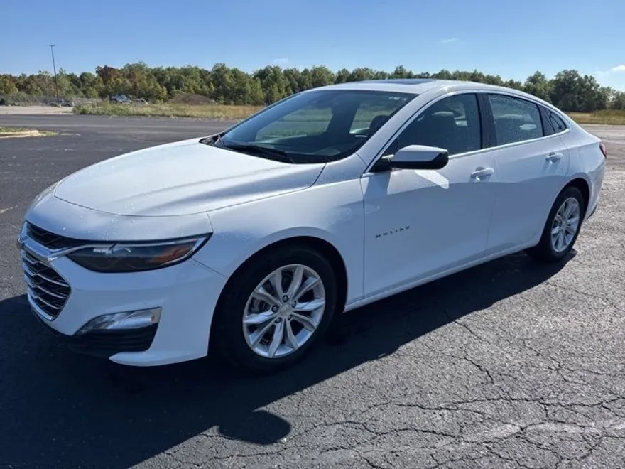 2024 Chevrolet Malibu 1LT photo 1