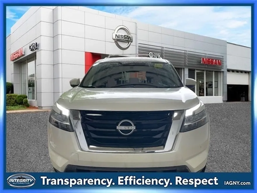 2024 Nissan Pathfinder SL photo 1