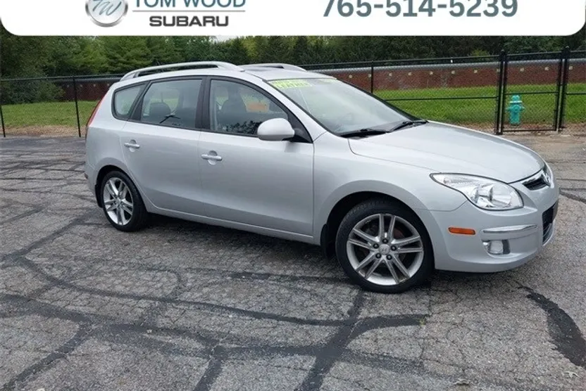 2011 Hyundai Elantra Touring SE photo 1