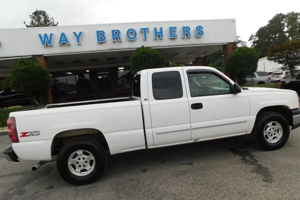 2003 Chevrolet Silverado 1500 LS photo 1