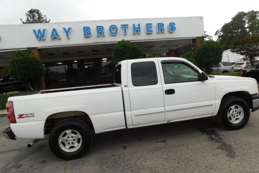 2003 Chevrolet Silverado 1500 LS photo 1