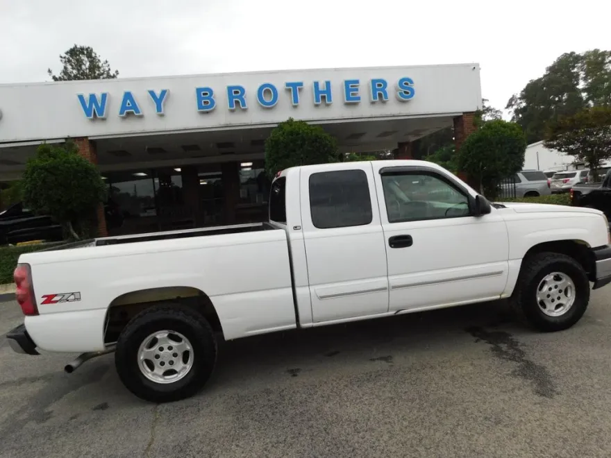 2003 Chevrolet Silverado 1500 LS photo 1