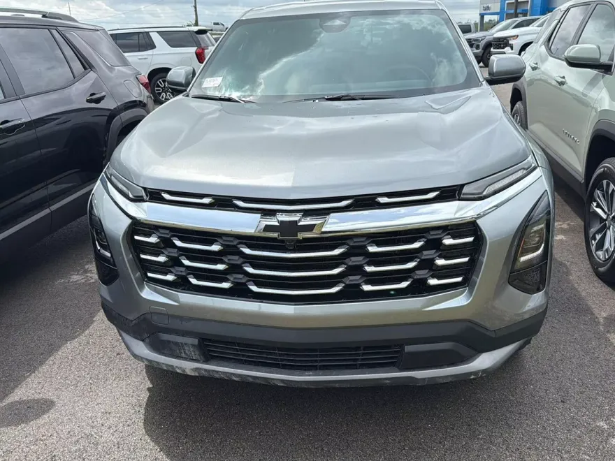 2026 Chevrolet Equinox LT photo 1