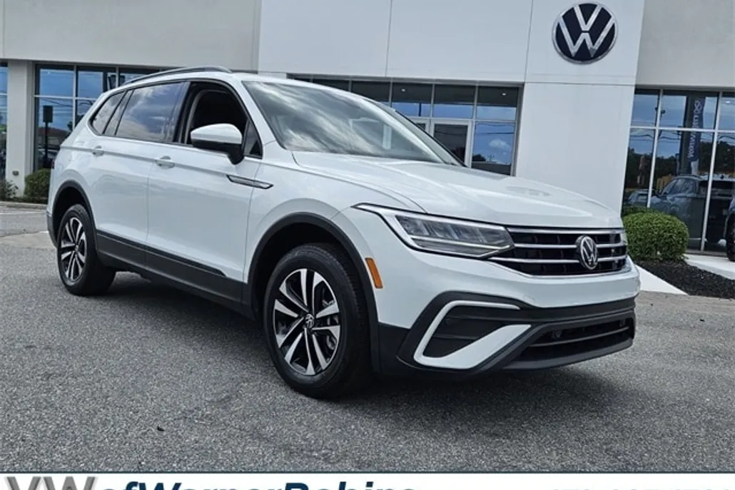 2022 Volkswagen Tiguan S photo 1