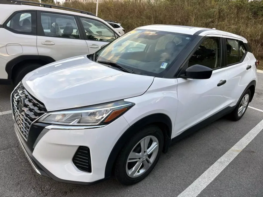 2021 Nissan Kicks S photo 1