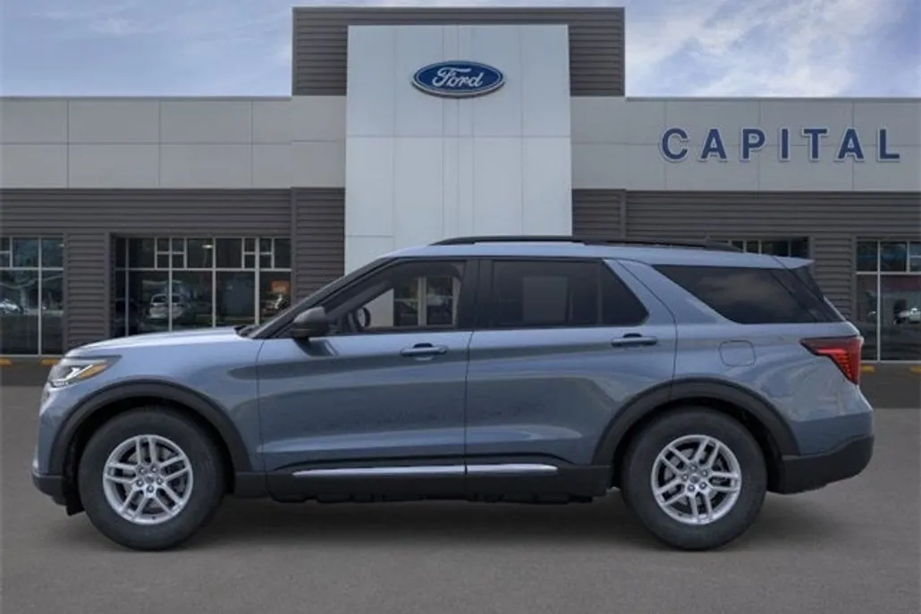 2025 Ford Explorer photo 1