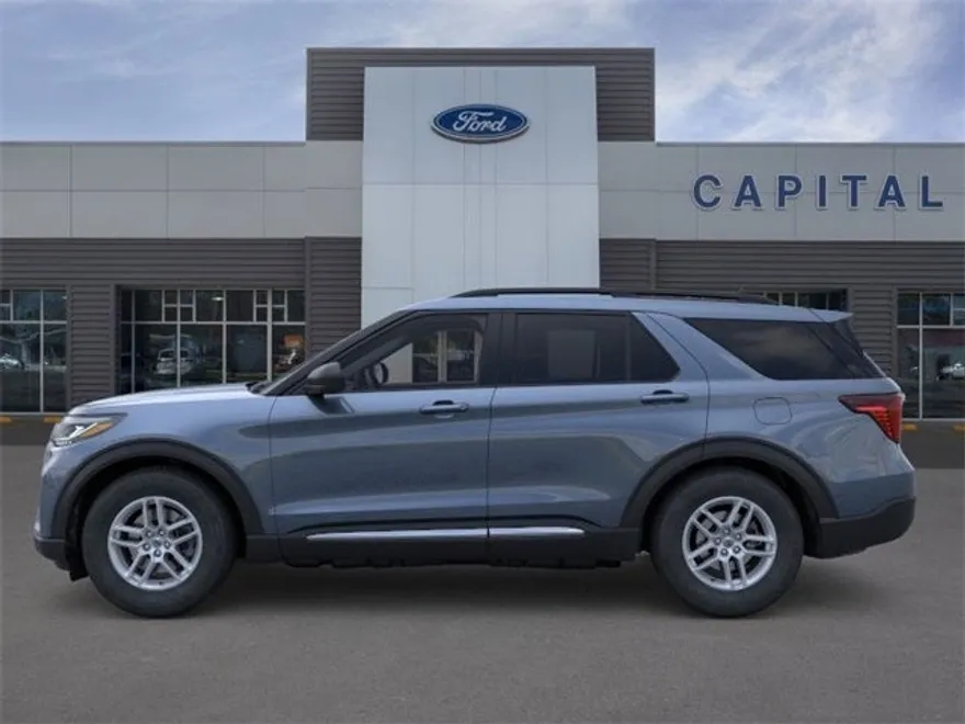 2025 Ford Explorer photo 1