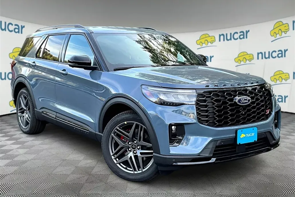 2025 Ford Explorer ST photo 1