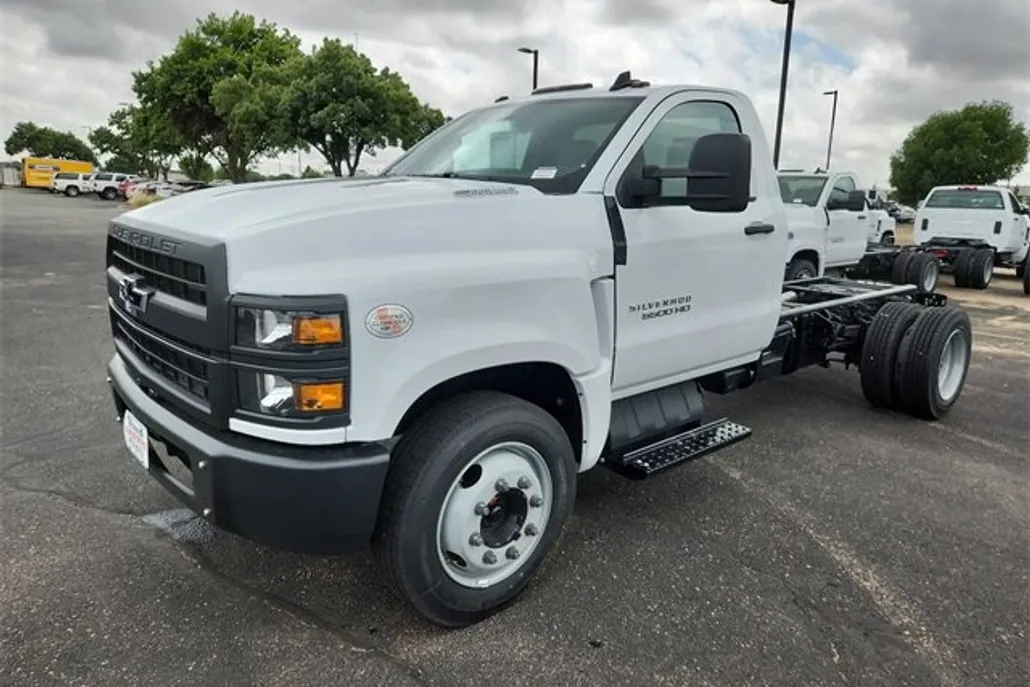 2024 Chevrolet Silverado 5500HD Work Truck photo 1