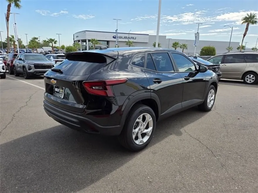2026 Chevrolet Trax LS photo 1