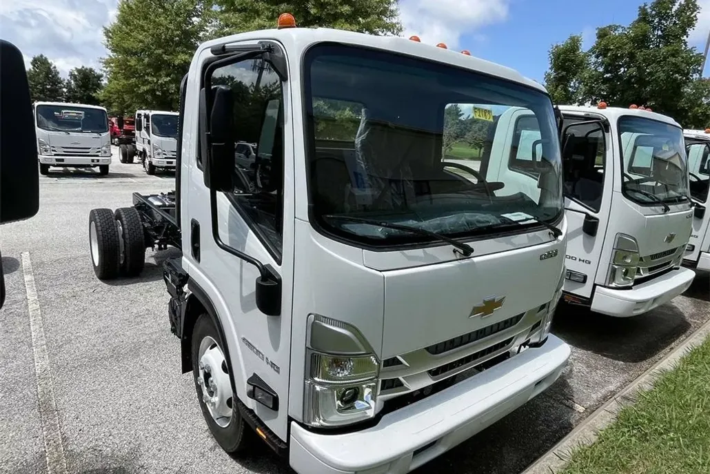 2025 Chevrolet Silverado 4500HD Base photo 1