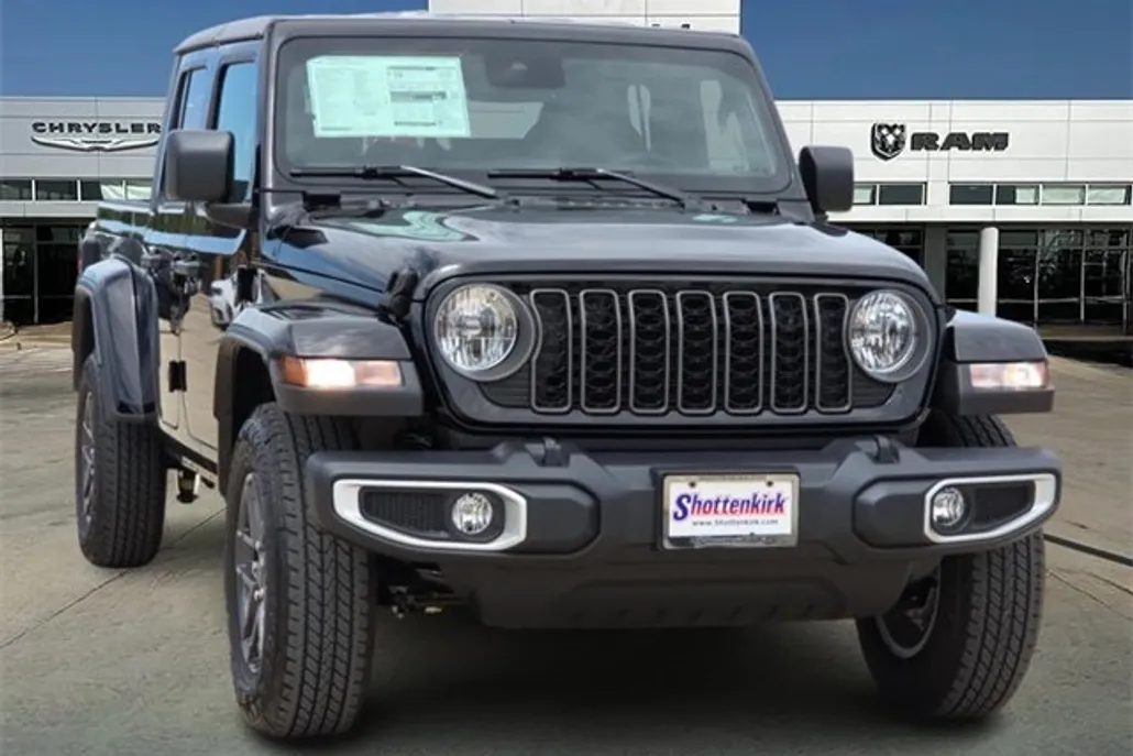 2025 Jeep Gladiator Sport S photo 1