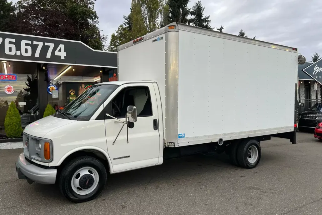 2002 Gmc Savana Cutaway photo 1