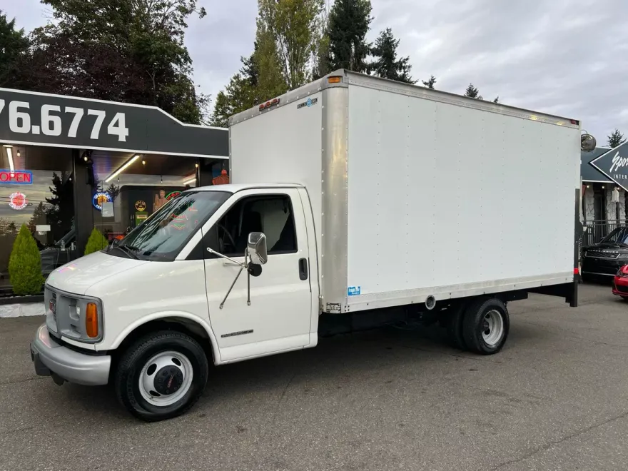 2002 Gmc Savana Cutaway photo 1