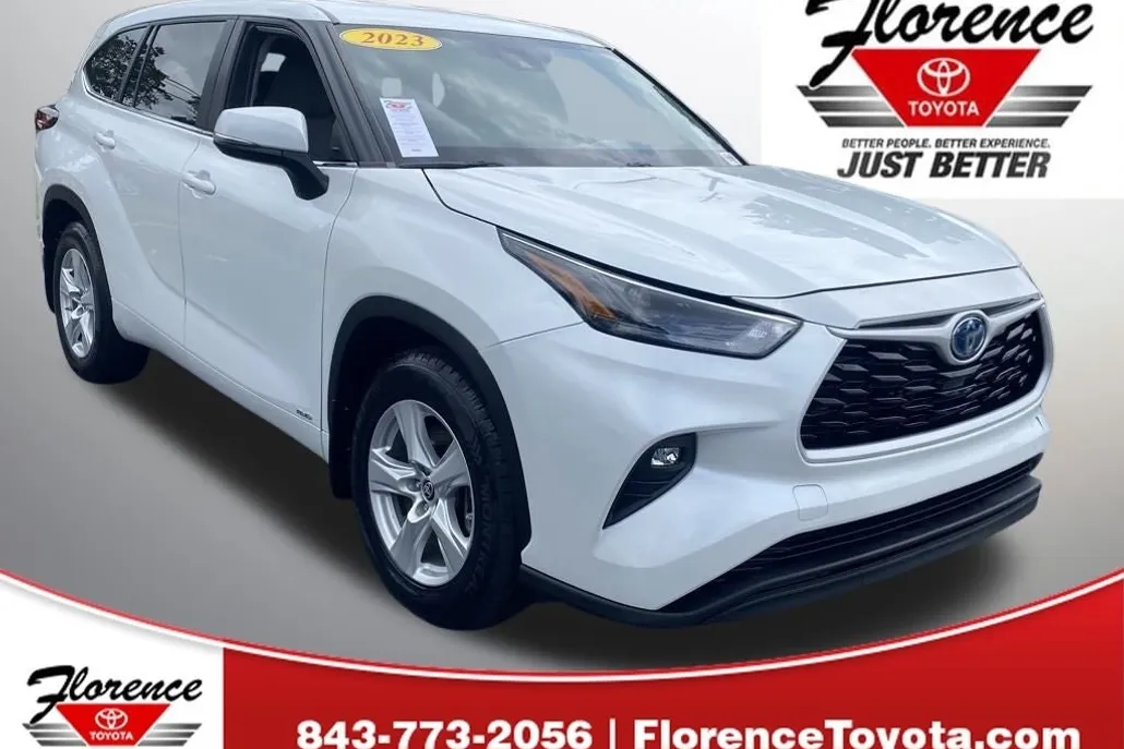 2023 Toyota Highlander Hybrid LE photo 1