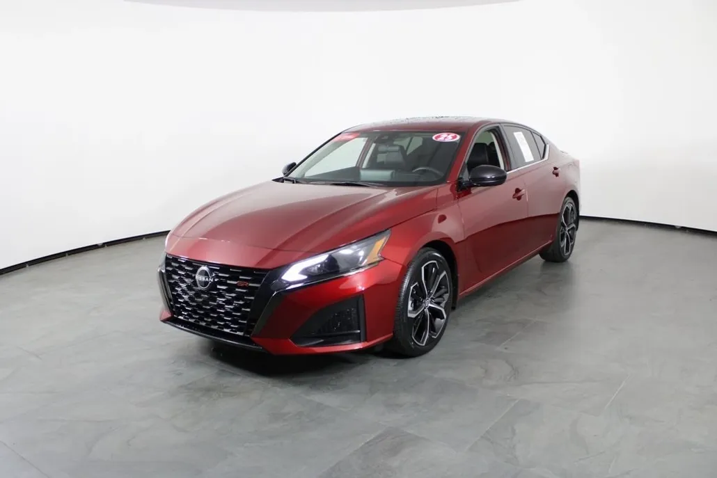 2023 Nissan Altima 2.5 SR photo 1