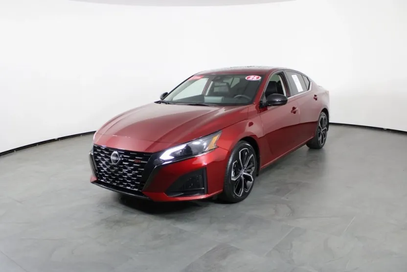 2023 Nissan Altima 2.5 SR photo 1