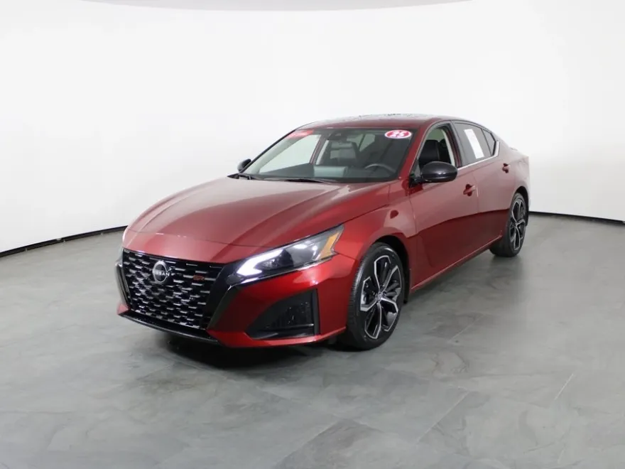 2023 Nissan Altima 2.5 SR photo 1