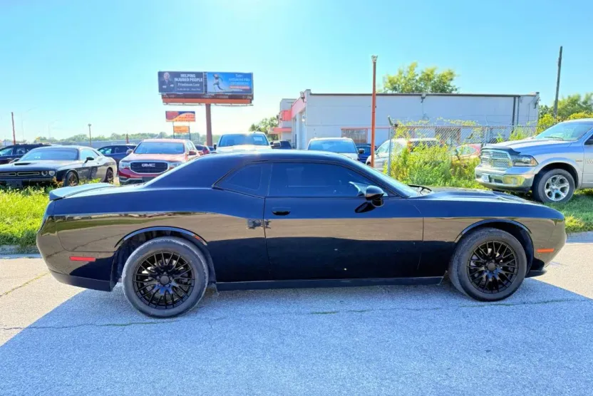2019 Dodge Challenger SXT photo 1