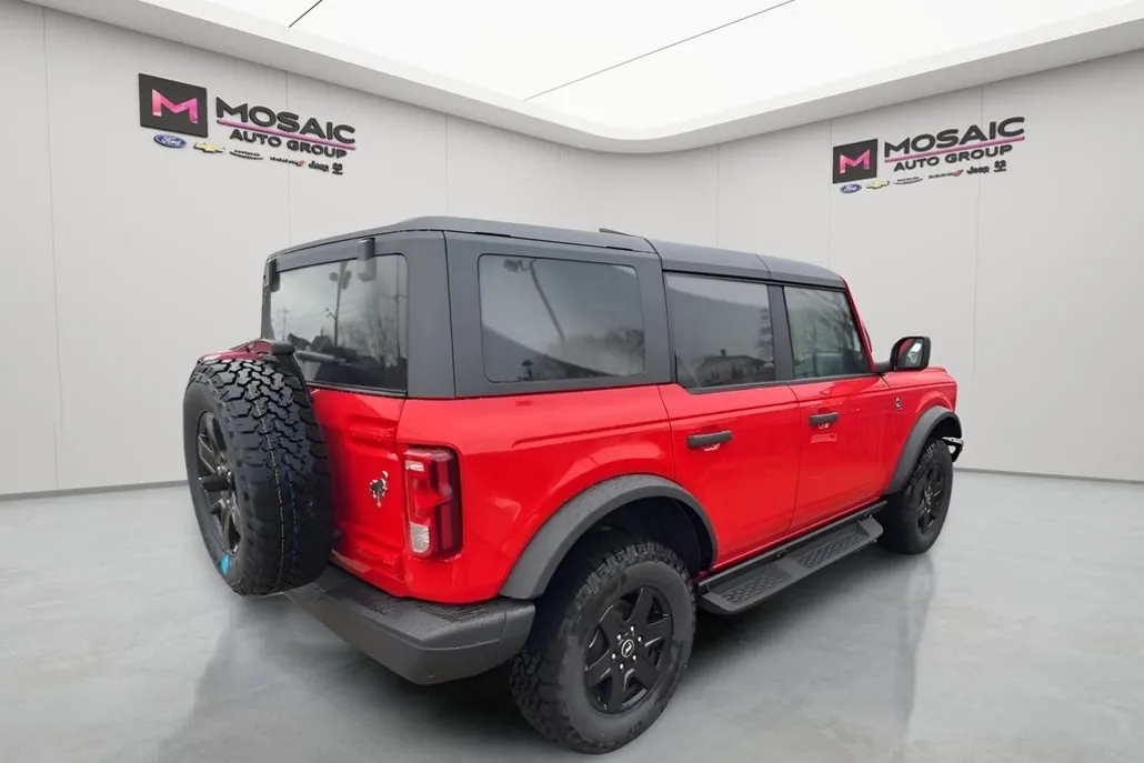 2024 Ford Bronco Black Diamond photo 1
