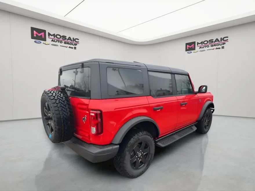 2024 Ford Bronco Black Diamond photo 1