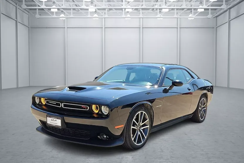 2022 Dodge Challenger R/T photo 1