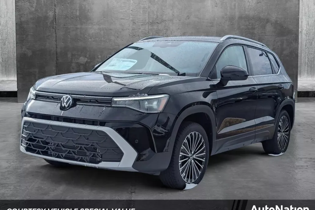 2025 Volkswagen Taos SE photo 1