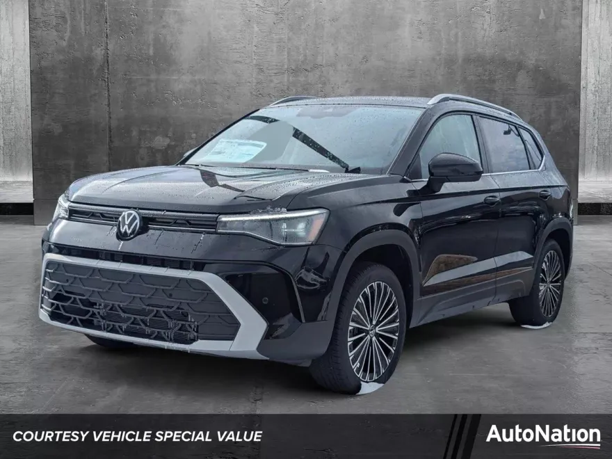2025 Volkswagen Taos SE photo 1