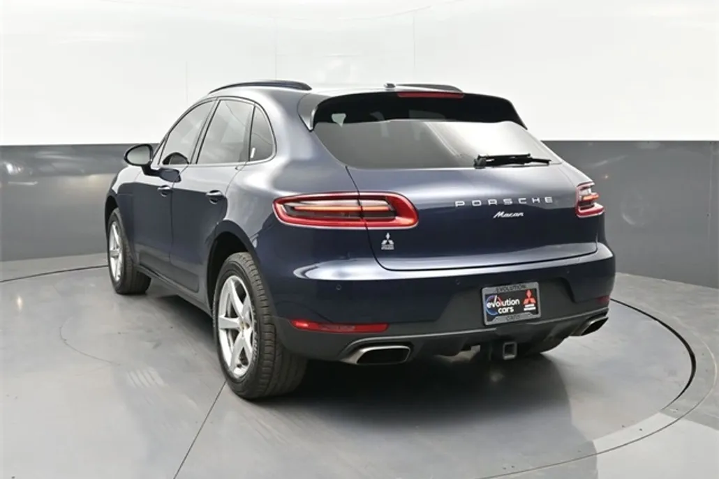 2018 Porsche Macan Base photo 1