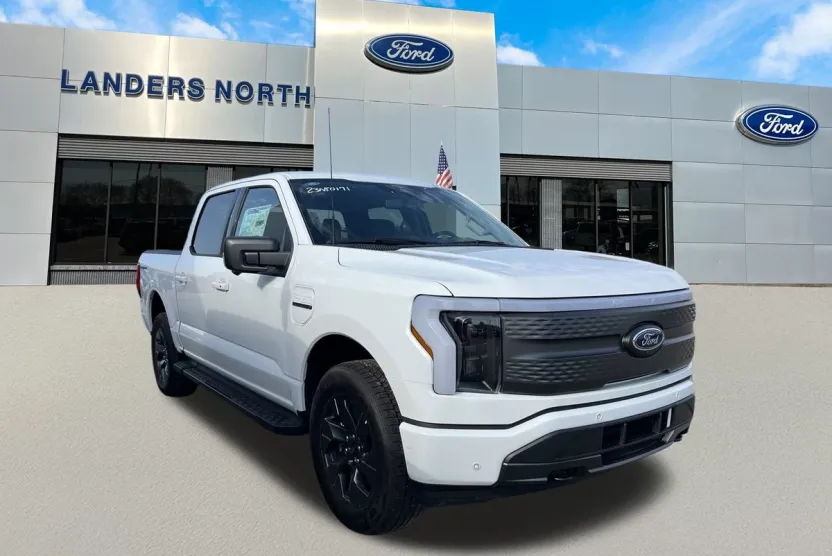 2023 Ford F-150 Lightning XLT photo 1