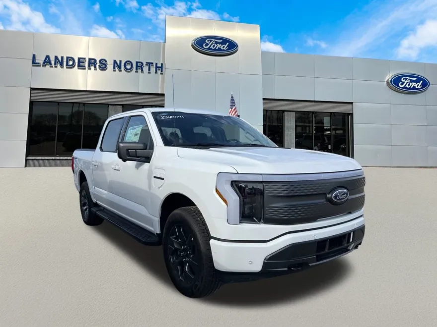 2023 Ford F-150 Lightning XLT photo 1