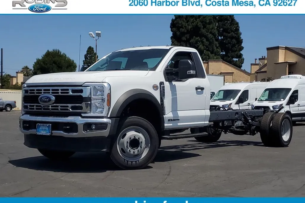 2025 Ford F-550 photo 1