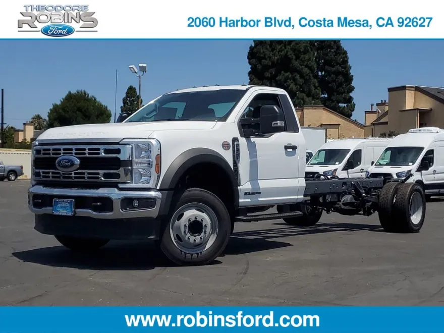 2025 Ford F-550 photo 1