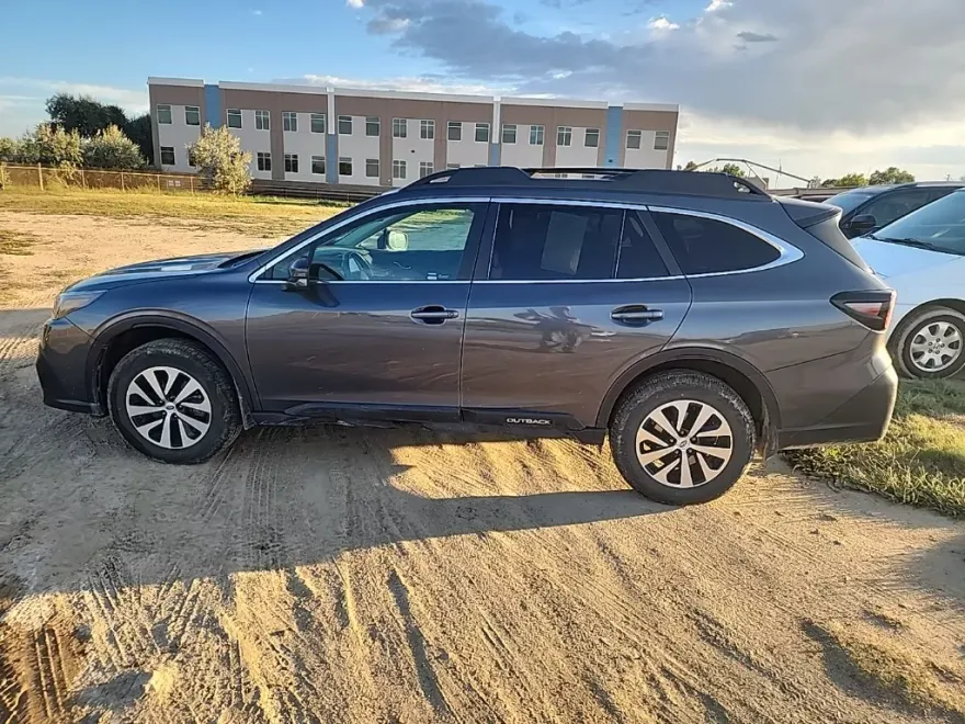 2021 Subaru Outback Premium photo 1