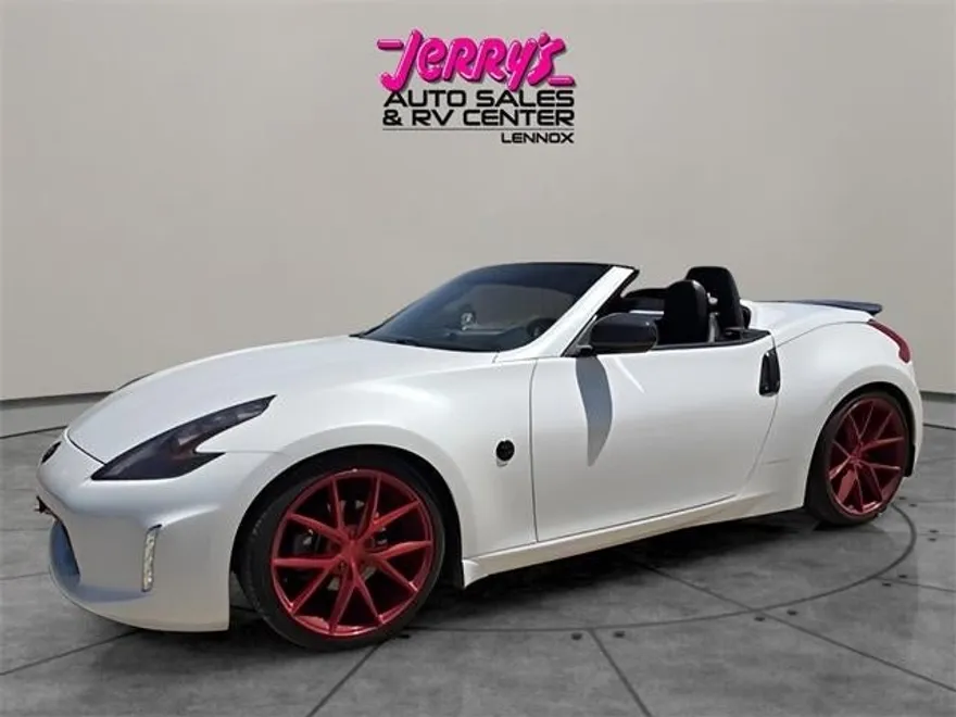 2016 Nissan 370Z Touring photo 1
