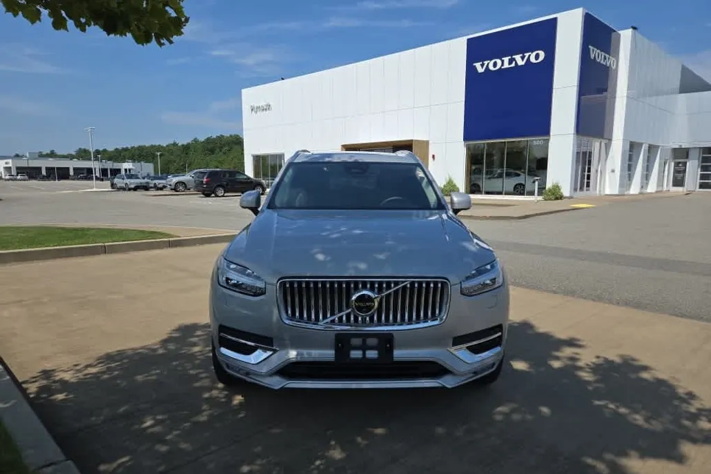 2024 Volvo XC90 B5 Plus photo 1