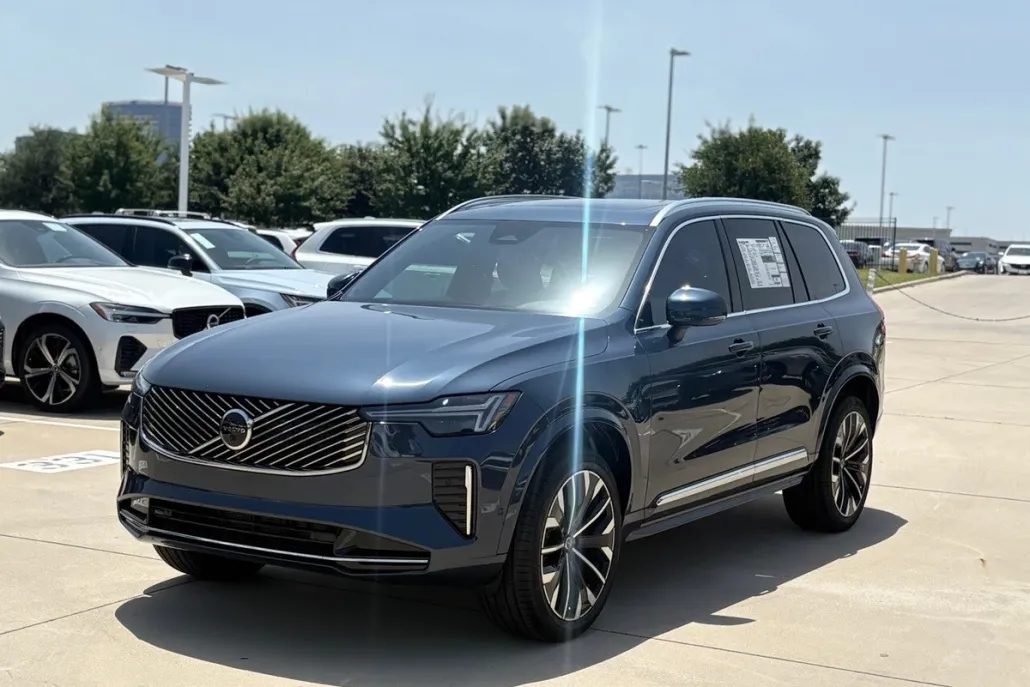 2026 Volvo XC90 Plus photo 1