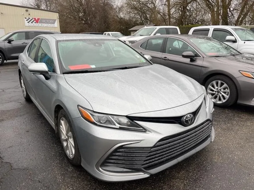 2022 Toyota Camry LE photo 1