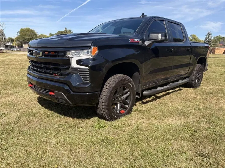 2024 Chevrolet Silverado 1500 LT Trail Boss photo 2